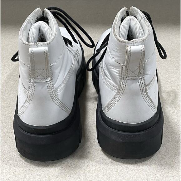 Timberland Boots Greyfield White/Black Size 9 Women’s Shoe-Outdoors Hiking EUC - Picture 4 of 14